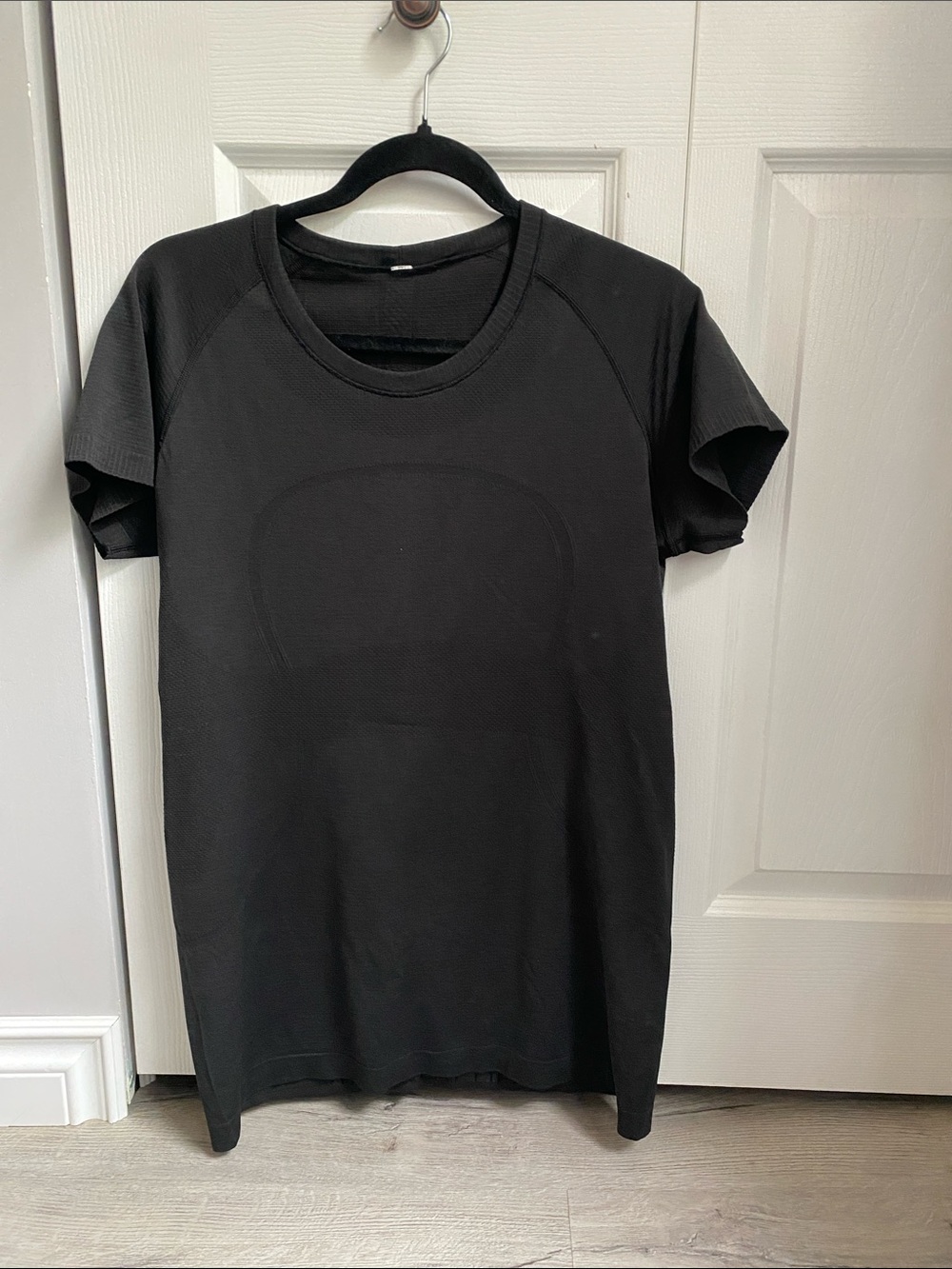 Women’s Lululemon black swiftly tech